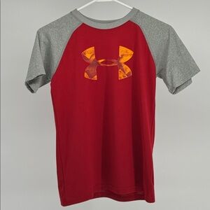 Under Armour heatgear boys red short sleeve t-shirt size youth M.